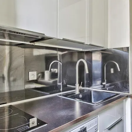 Studio W Balcony Near Eiffel Tower In - Welkeys Paris