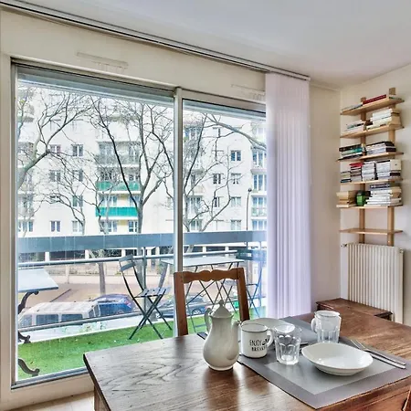 Apartment Studio W Balcony Near Eiffel Tower In - Welkeys Paris