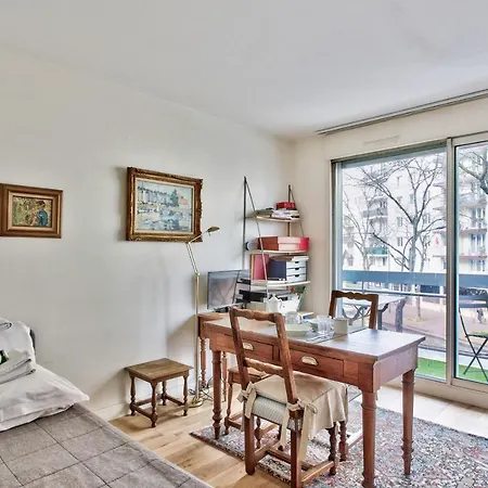 Apartment Studio W Balcony Near Eiffel Tower In - Welkeys *